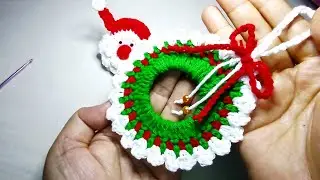 Christmas tree decoration is incomplete without this Christmas wreath.