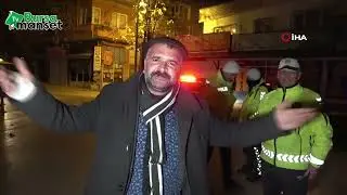Ön profilden Şafak Sezer, yan profilden Azer Bülbül’e benzeyen vatandaştan mini konser