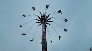 Manège Mega King Tower à la fête foraine de la Sainte Ouine Saint Malo Février 2022