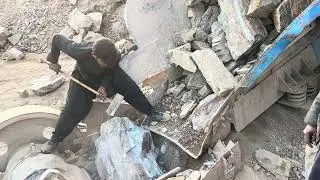 Big Rock Jaw Crusher Machine in Action | Amazing Stone Quarry Crushing
