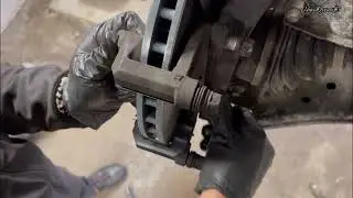 Replacing Jeep Renegade Brakes/2017 Jeep Renegade Front Brake Pads And Rotors Replacement #brakes