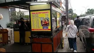 Makan Tahu Gejrot - Bisa Sampai Level 10 Cabenya bisa sampai 200 Cabai