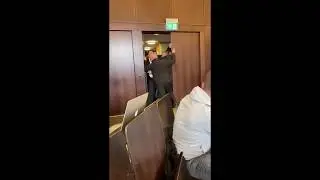 Linksextremisten verschaffen sich gewaltsam Zutritt zur zweiten Vorlesung von Lucke!