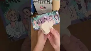 Instantly elevate your art prints with this cheap and cute device!