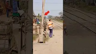 ইন্টারলক রেলওয়ে গেট #journey224 #railtrack #automobile