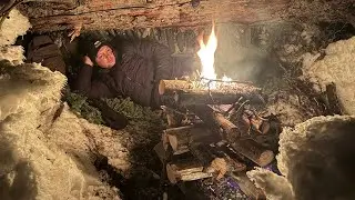 В одиночестве на снегу без спального мешка и тента — новый эксперимент с огнём.