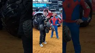 Монстр-трак против монстр-трака! 🚗💥