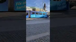 Tramway to Kungsten (line 9) between Burnns-parken and Stenpiren (G&ouml;teborg)