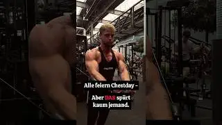DAS sp&uuml;rt kaum jemand am Chestday 😂 #fitness #funny #gym #brusttraining #chestday #chest