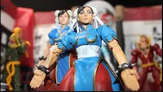 FACE OFF! (not really) NECA Chun-Li Street Fighter IV vs. Jada Toys Street Fighter II Chun Li!