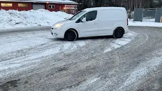 Köp Skåpbil Peugeot Partner 1,6Hdi Automat på Klaravik