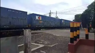 KA barapati kalog kosong feat CC 206 melintas langsung di pjl kebon duren 