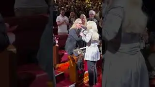 Adele hugging Meryl Streep
