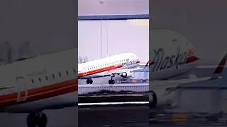 #Horizon Airline Alaska #aeroplane take  off #aeroplane #travel #shortsyoutube #shortsfeed #?shorts