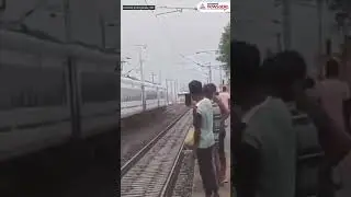 Viral VIDEO | Vande Bharat About To Hit Burdhaman Local, Major Accident Averted | Asianet Newsable