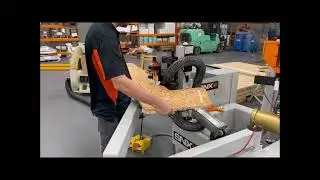 SNX nVision contour (curved) edgebander, edgebanding and trimming a locker side panel