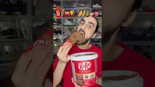 Food ASMR Eating a Giant KitKat Bar 🍫 #asmr #food #mukbang #satisfying #kitkat #chocolate