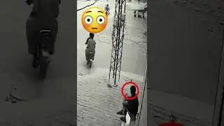 Thief Snatched a Boy's Phone in the Middle of the Road 😱