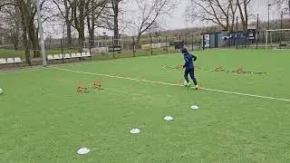 Ultimatives Techniktraining! Jamie verbessert Ballkontrolle & Beidf&uuml;&szlig;igkeit | U9 Schalke - JRS