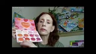 How to Wear Bright Makeup
