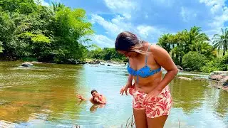 HOMEM FICA OLHANDO MULHER CASADA TOMAR BANHO,E MARIDO LIXA ELE…veja 