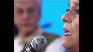 Gal Costa cantando 