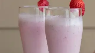 5 minutes Honey strawberry 🍓 milkshake recipe 😋❤️ easy and tasty | #strawberry 