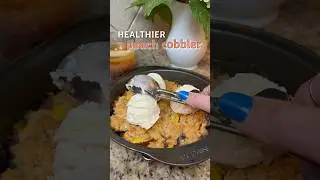 This healthier peach cobbler is a delicious low carb/ low sugar dessert! #baking #lowcarb