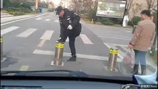 semi-automatic bollards working
