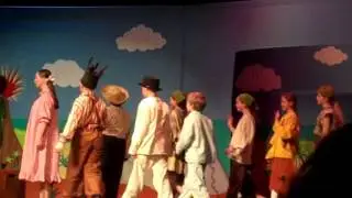 Avery Performs in 