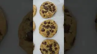 Semi-Sweet Chocolate Chunk | Crumbl Cookies