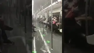 metro me barish ya barish me metro #dmrc #dmrcmaintainer #delhimetrostation #raininmetro #sameerinfo