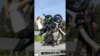 Wheelie goddess. #wheeliegirl #wheelie #latvia #girl #bikergirl #motogirl #kawasaki #wheelietraining