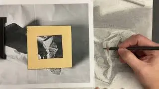 How to shade realistic crinkles in your paper bag drawing