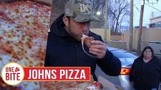 Barstool Pizza Review - John's Pizza Restaurant (Naugatuck, CT)
