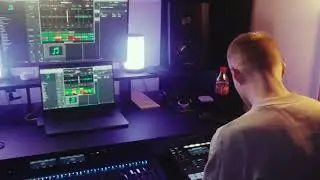 Making beats with @FourLimbs using Vinyl Samples