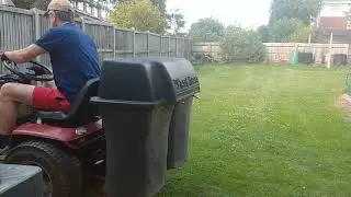Wheel Horse 520-H on the back lawn