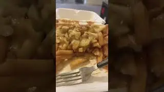 Where the poutine lovers?!? 🤤