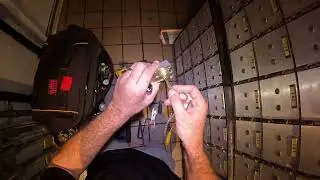 How to set up a new guard key on safe deposit lock.￼