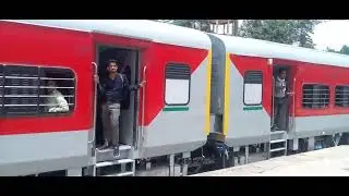 14218 Unchahar Express From Chandigarh to Prayagraj Sangam is Arrived at Prayag Jn PF No- 02
