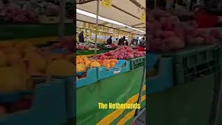 De kleurrijke markt van Almere Stad ,voor elk wat wils!The Colorful Market of Almere City