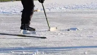 Snowballs and hockey sticks: skaters enjoy UK cold snap