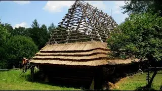 Як покривають дах соломою