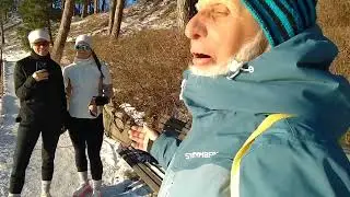 Oslo 110126. Abdur traff tilfeldig jogging glade jenter p&aring; kyststien Oslofjorden, Oslo, Norway 🇧🇻.