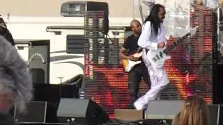 White people dancing badly