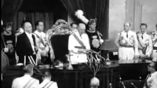 Franco nombra sucesor a Juan Carlos I que jura los cargos del movimiento.flv