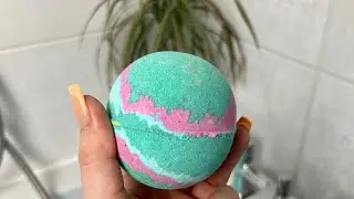 Mermaid bath bomb from the July kitchen box #lush #lushcommunity #oddlysatisfying