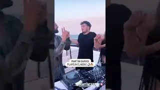 Martin Garrix plays 