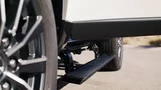 2024 Lexus GX 550 Luxury+ - Automatic power-extending running boards