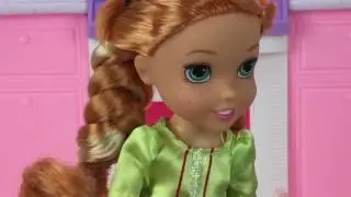 Frozen Elsa Toddler Gets Hypnotized by Maleficent! With Frozen Anna Toddler and more in 4K!